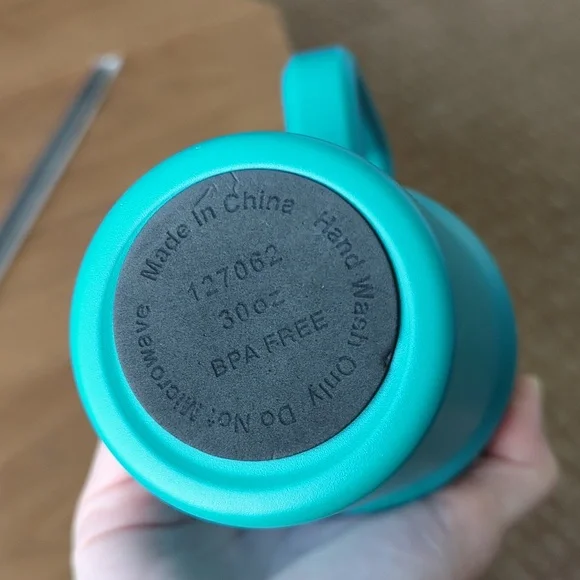 30oz Tumbler with straw and handle NWOT - Picture 5 of 6